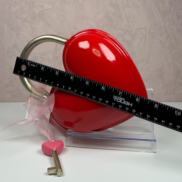 Bella Lux Red Heart-Shaped Decorative Lock with Key - Picture 6 of 7